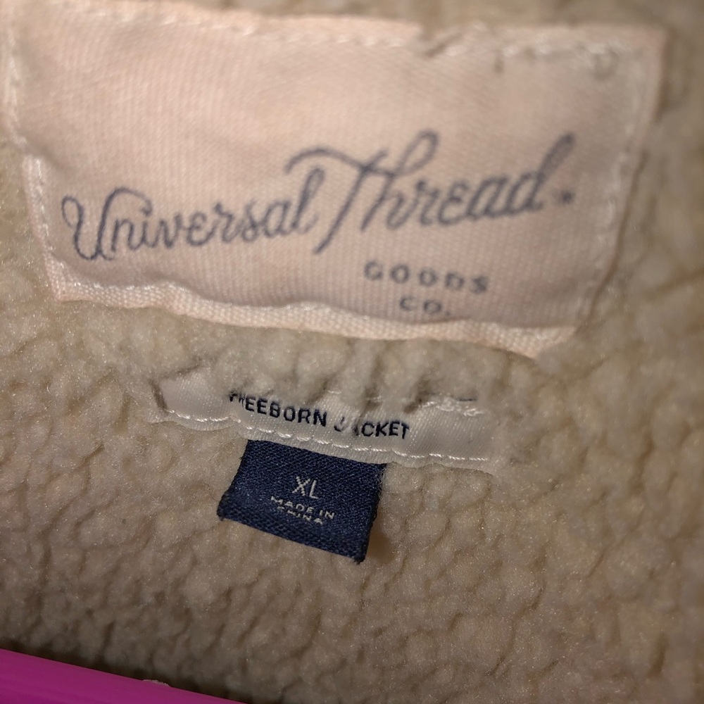 fuzzy/Jean jacket - Picture 4 of 4